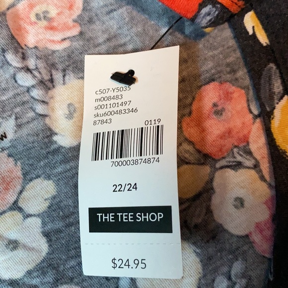 Lane Bryant Plus Size 22/24 NWT Perfect Sleeve V-neck Tee Shirt - Picture 3 of 4